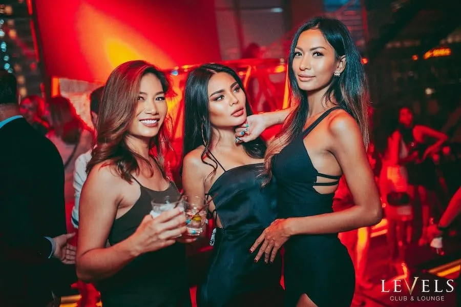 3 Cute Thai Girls In A Bar
