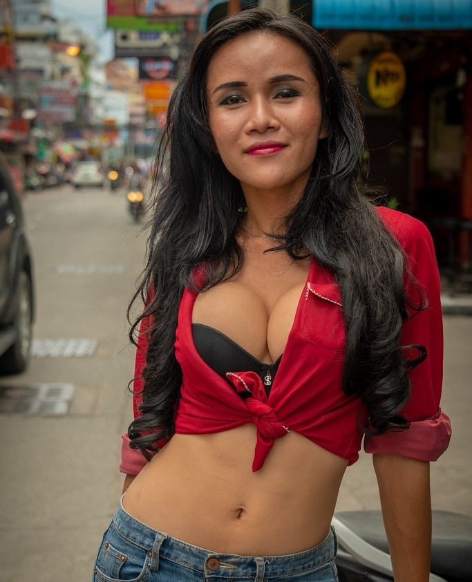 big boobs thai girl on pattaya street