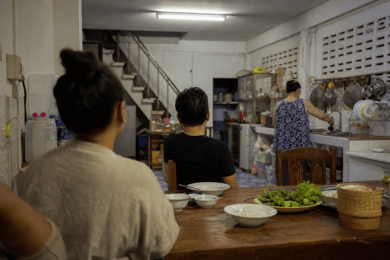 a-night-at-narawans-family-home