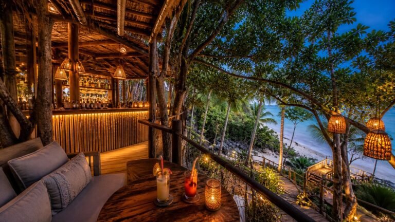 Anantara Lawana Koh Samui Singing Bird Lounge