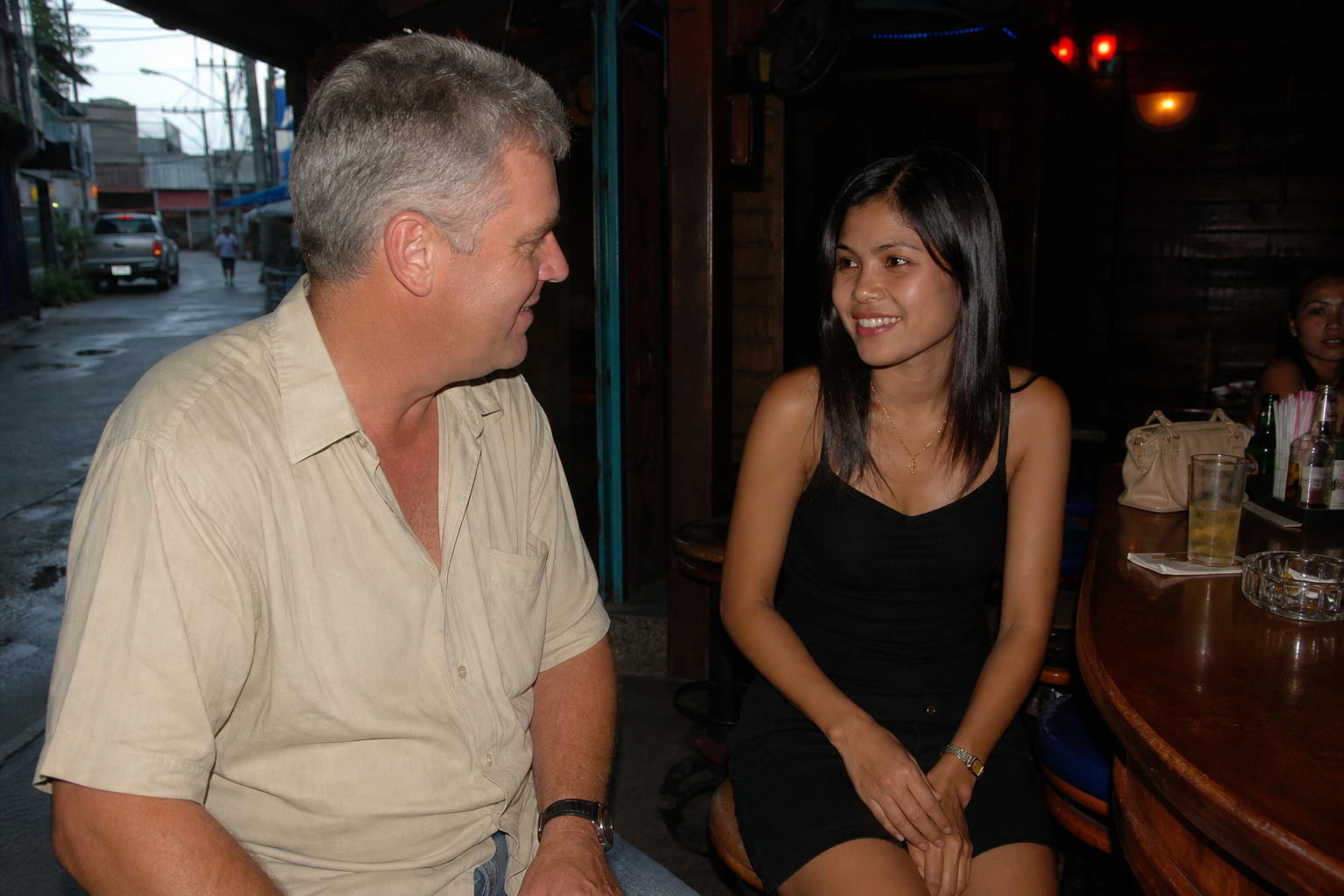 Meeting Her in a Pattaya Bar on Soi