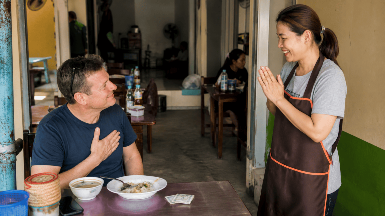 Pattaya Restaurant Etiquette, Tipping, and Politeness