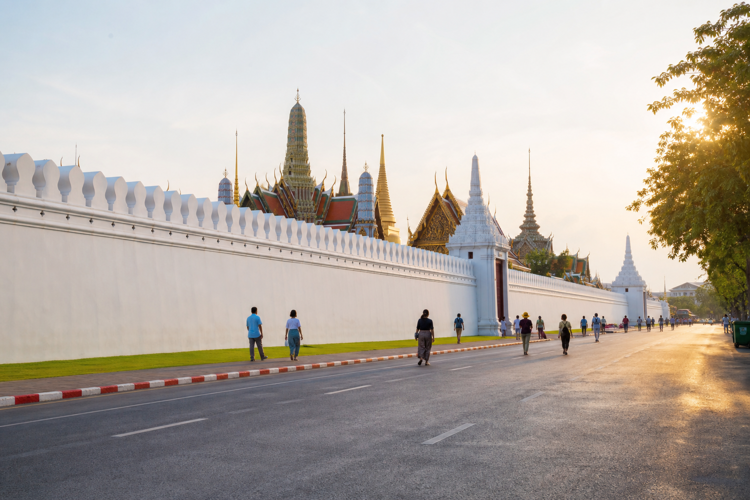 Story 2 Visiting the Grand Palace Early