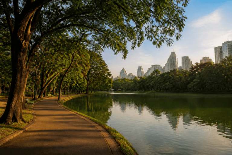 Silom and Sathon Bangkok Guide: Transport, Food, Hotels, and Lumpini Park
