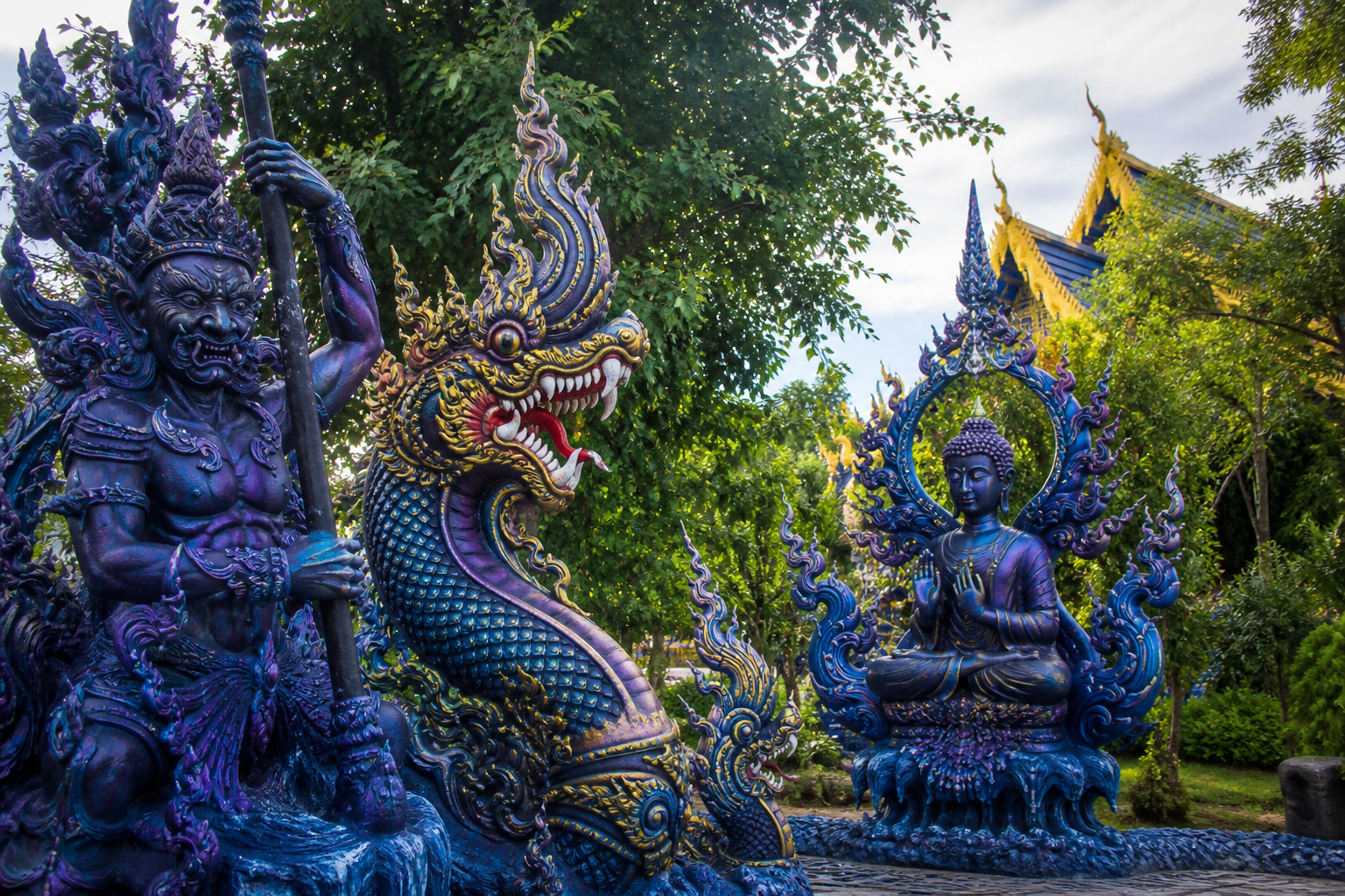Wat Bandam Prayer Halls and Reclining Buddha