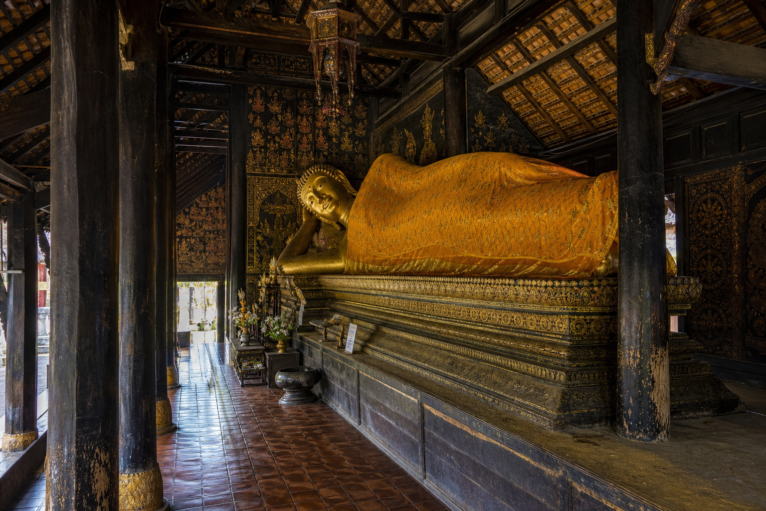 Wat Bandam Compared with Northern Thailand Temples