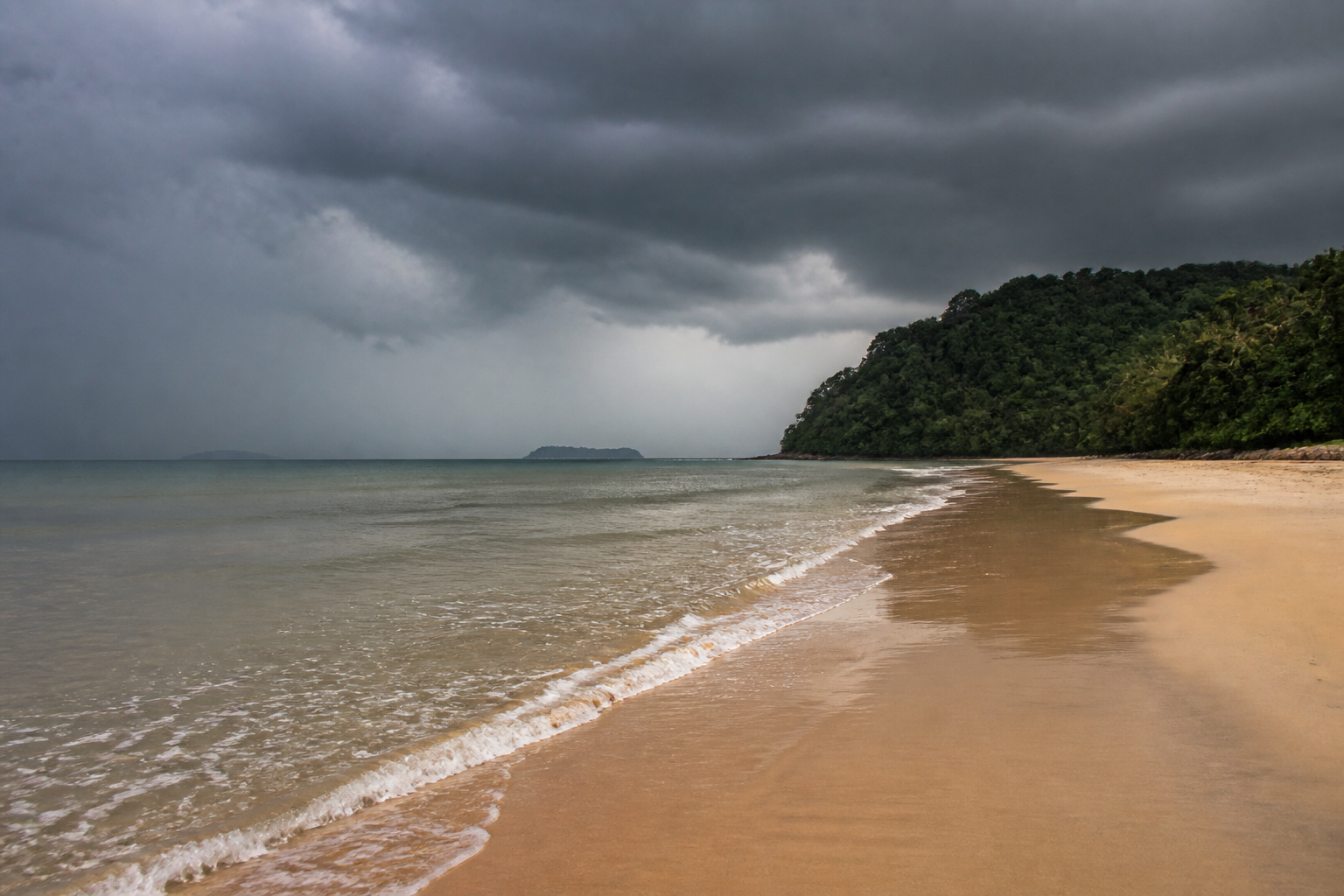 Why Visiting Koh Lanta in Rainy Season Can Disappoint